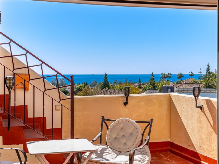 Penthouse for Sale in Benahavis, Malaga 8