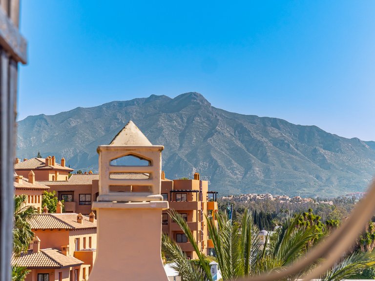 Penthouse for Sale in Benahavis, Malaga 38