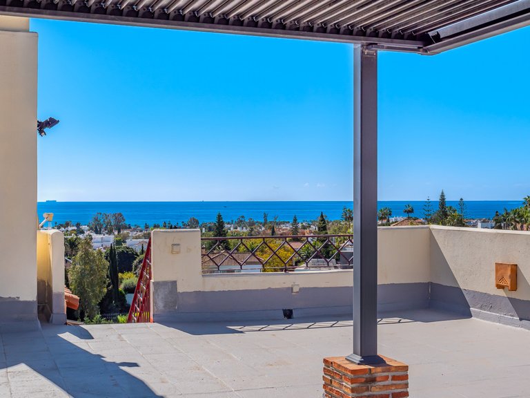 Penthouse for Sale in Benahavis, Malaga 10