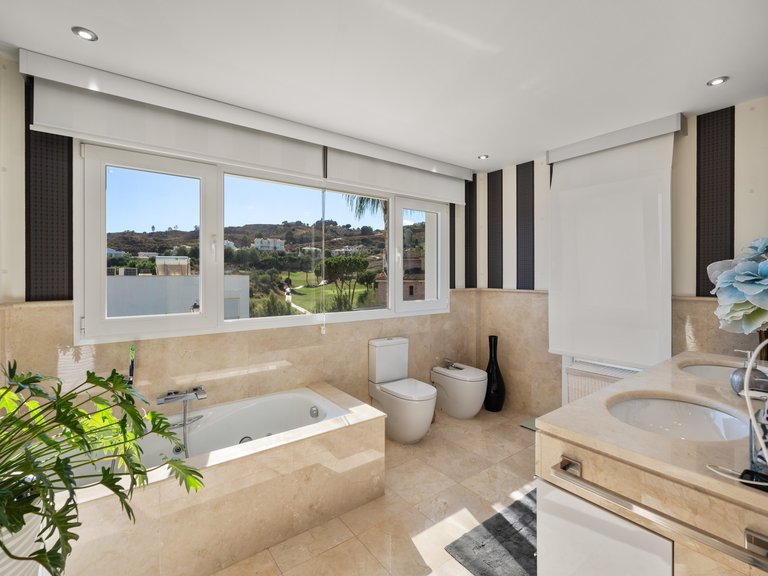 Villa for sale in Mijas Costa, Malaga 30