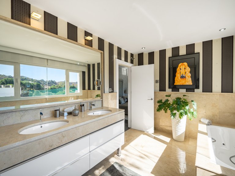 Villa for sale in Mijas Costa, Malaga 31