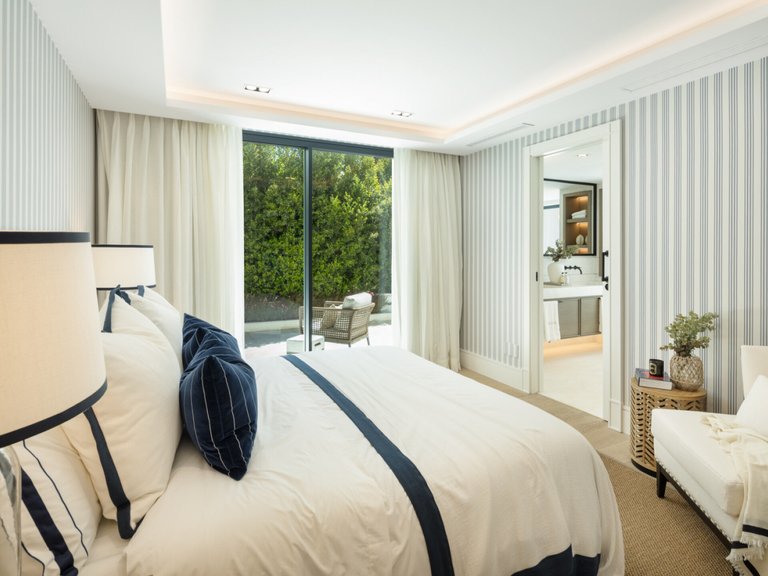 Villa for Sale in Marbella, Malaga, Nueva Andalucia 11