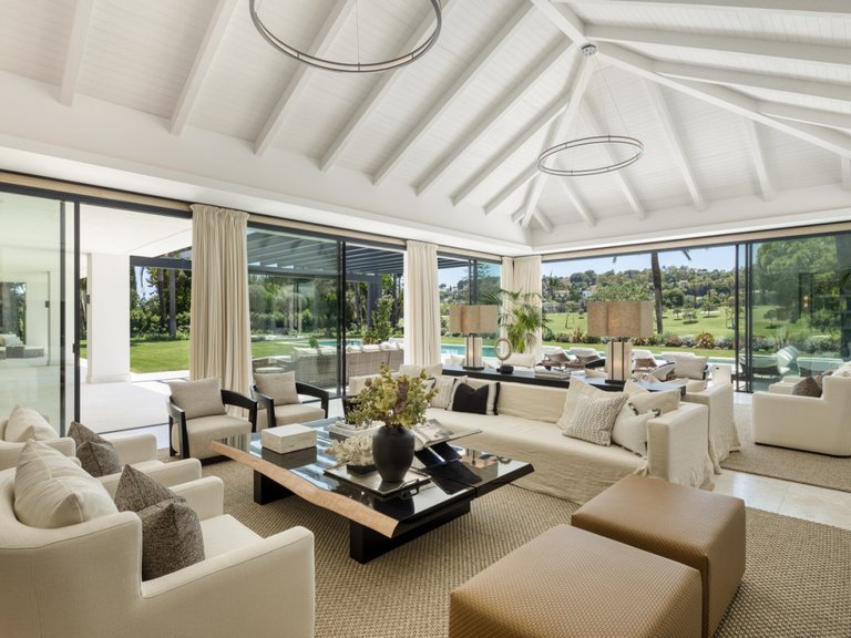 Villa for Sale in Marbella, Malaga, Nueva Andalucia 2