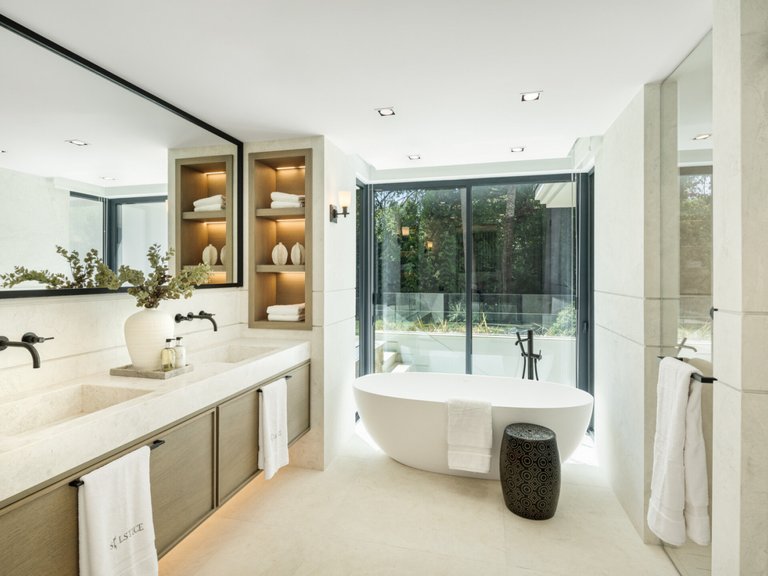 Villa for Sale in Marbella, Malaga, Nueva Andalucia 16