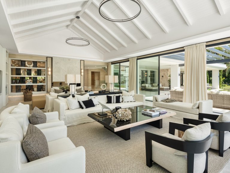 Villa for Sale in Marbella, Malaga, Nueva Andalucia 6