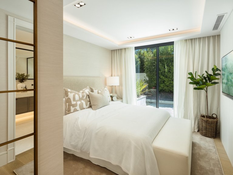 Villa for Sale in Marbella, Malaga, Nueva Andalucia 14
