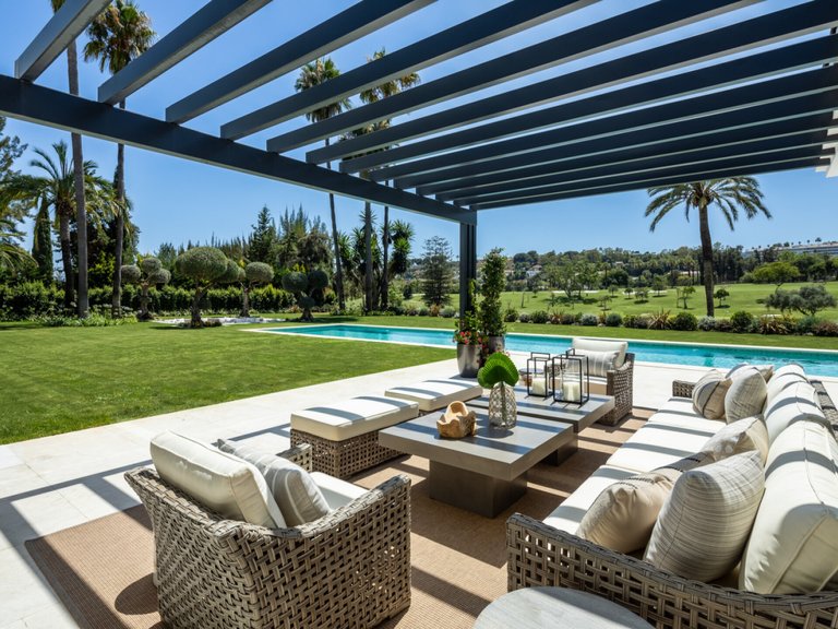 Villa for Sale in Marbella, Malaga, Nueva Andalucia 3