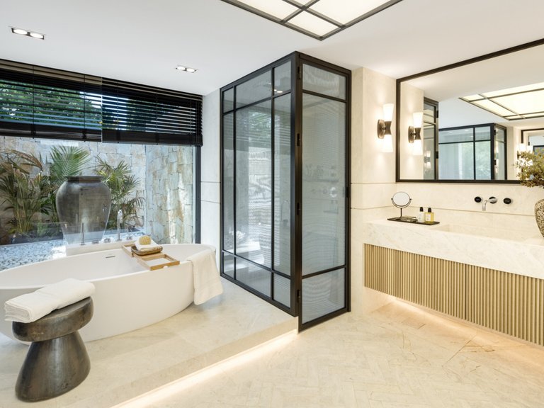 Villa for Sale in Marbella, Malaga, Nueva Andalucia 18