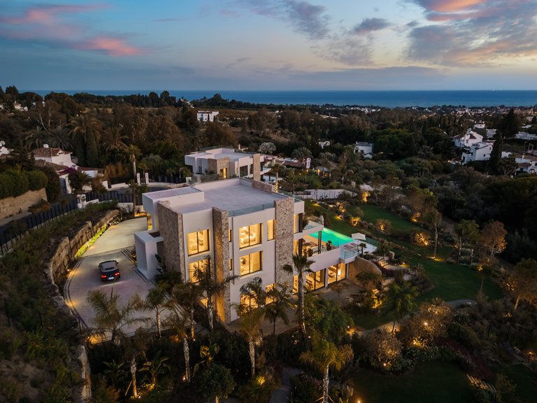 Villa for Sale in Marbella, Malaga, Marbella Golden Mile 28