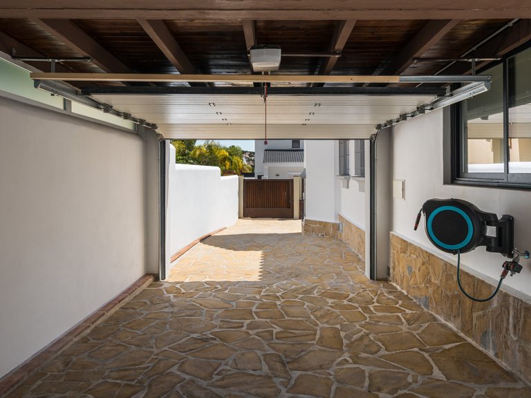Villa for Sale in Marbella, Malaga 30