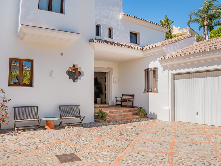 Villa for Sale in Benahavis, Malaga 24