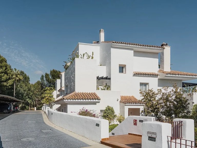 Apartment for Sale in Marbella, Malaga, Nueva Andalucia 14