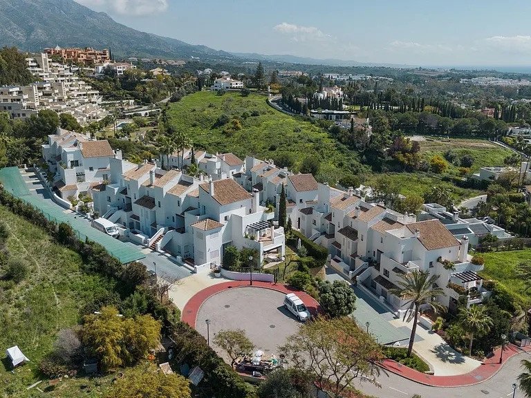 Apartment for Sale in Marbella, Malaga, Nueva Andalucia 15