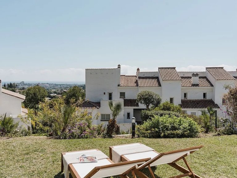 Apartment for Sale in Marbella, Malaga, Nueva Andalucia 1