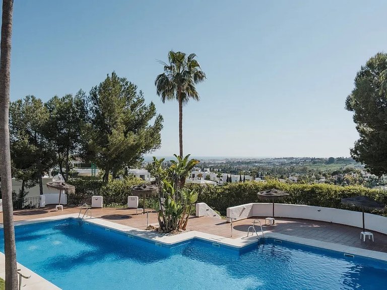 Apartment for Sale in Marbella, Malaga, Nueva Andalucia 16