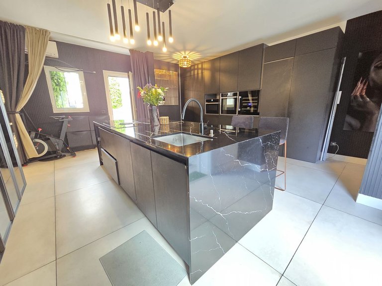 Town House for Sale in Marbella, Malaga, Nueva Andalucia 14