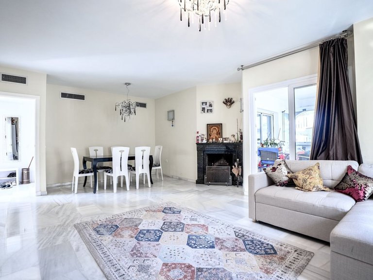 Apartment for Sale in Marbella, Malaga, Nueva Andalucia 1