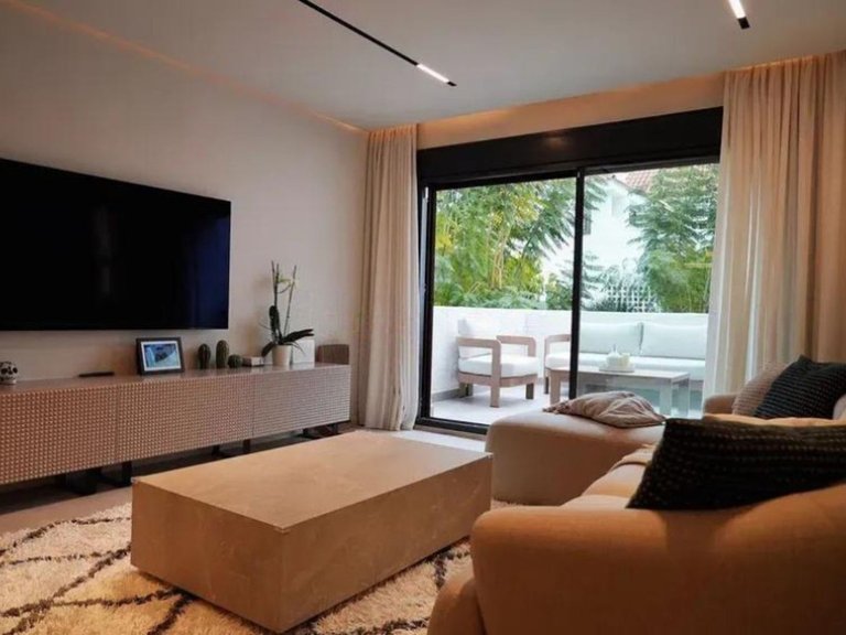 Apartment for Sale in Marbella, Malaga, Nueva Andalucia 14