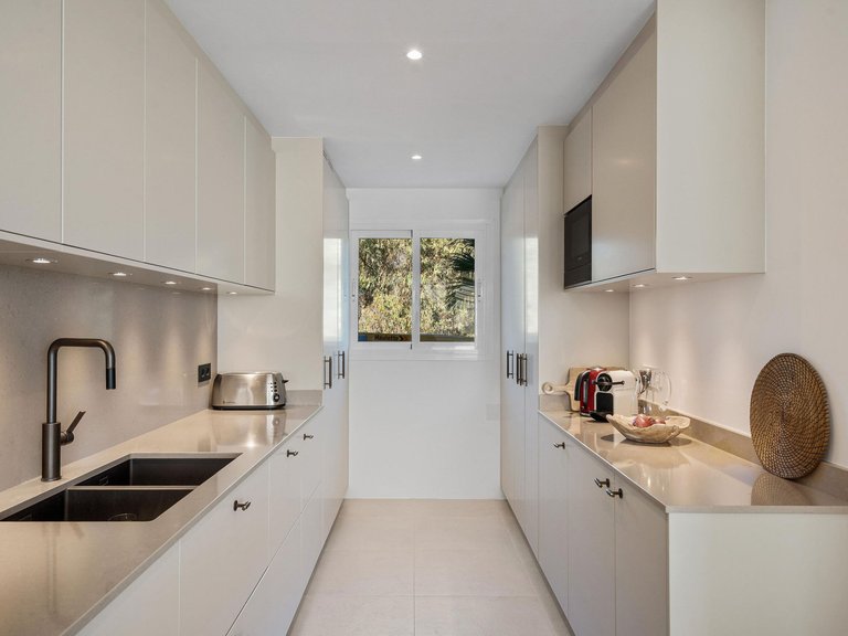 Town House for Sale in Marbella, Malaga, Nueva Andalucia 16