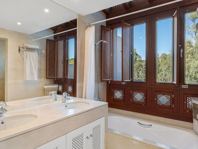 Town House for Sale in Marbella, Malaga, Nueva Andalucia 12
