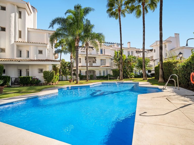 Apartment for Sale in Marbella, Malaga, Nueva Andalucia 2