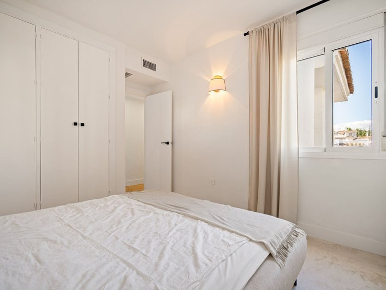 Apartment for Sale in Marbella, Malaga, Nueva Andalucia 16