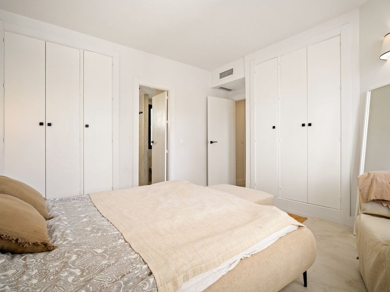 Apartment for Sale in Marbella, Malaga, Nueva Andalucia 14