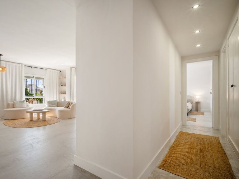 Apartment for Sale in Marbella, Malaga, Nueva Andalucia 9
