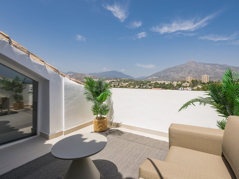 Penthouse for Sale in Marbella, Malaga, Nueva Andalucia 27