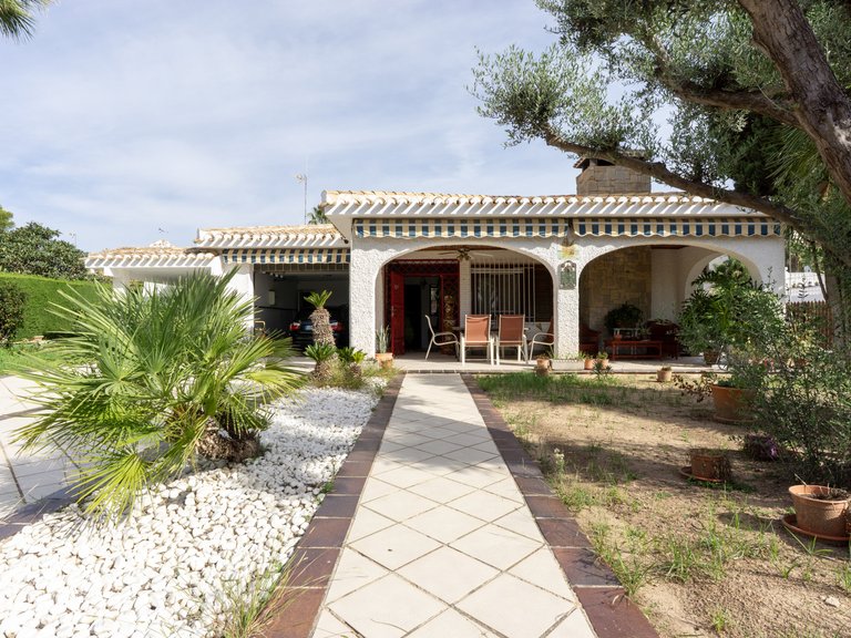 Villa for sale in Orihuela Costa, Alicante 1