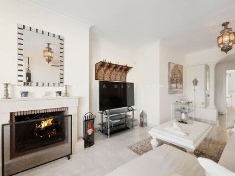 Apartment for Sale in Marbella, Malaga, Nueva Andalucia 3