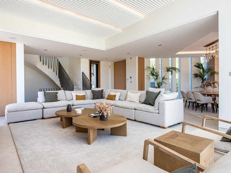 Villa for Sale in Marbella, Malaga, Nueva Andalucia 32