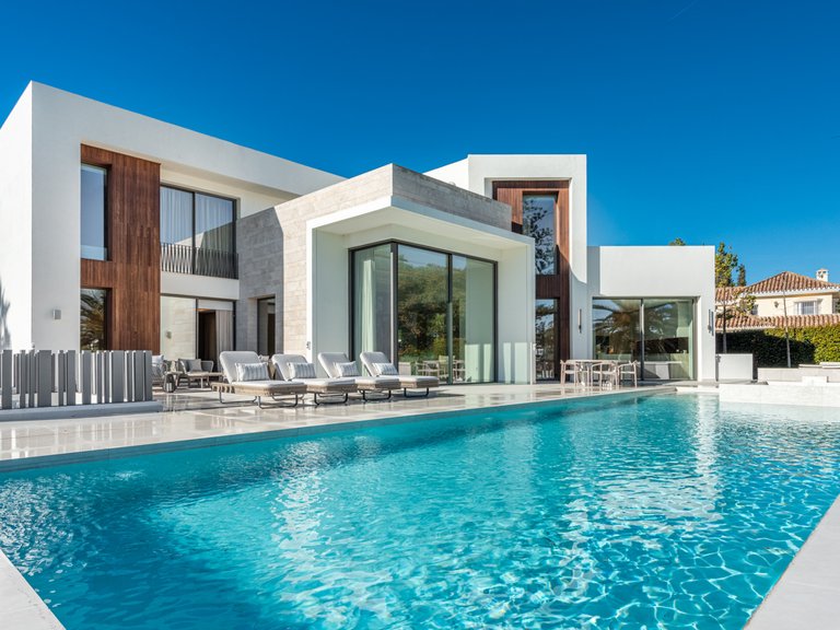 Villa for Sale in Marbella, Malaga, Nueva Andalucia 10