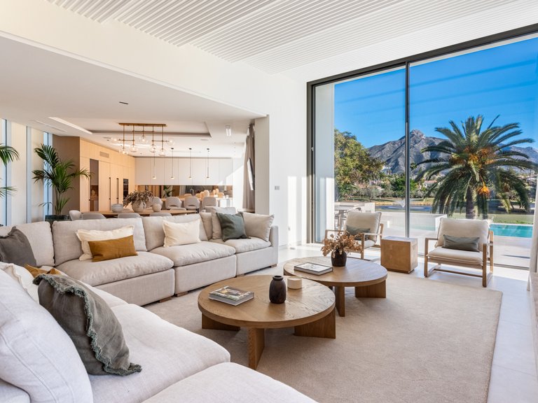 Villa for Sale in Marbella, Malaga, Nueva Andalucia 3