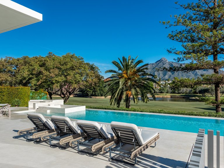 Villa for Sale in Marbella, Malaga, Nueva Andalucia 44