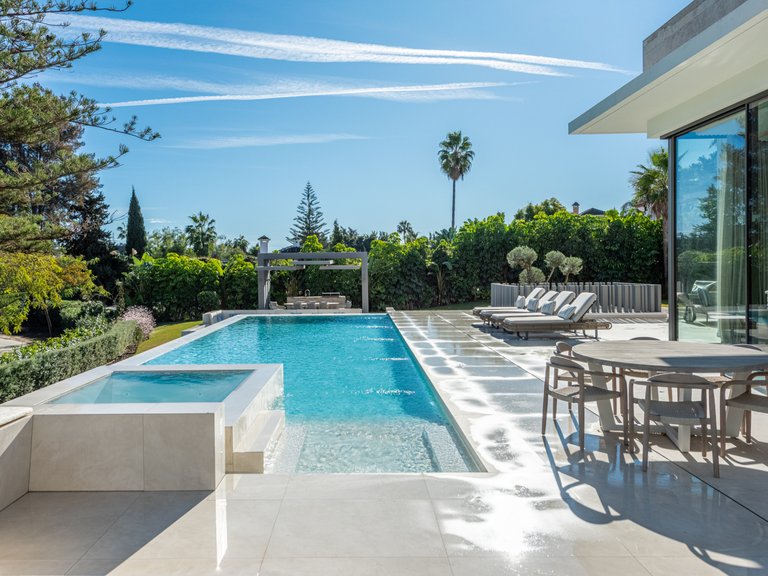 Villa for Sale in Marbella, Malaga, Nueva Andalucia 43