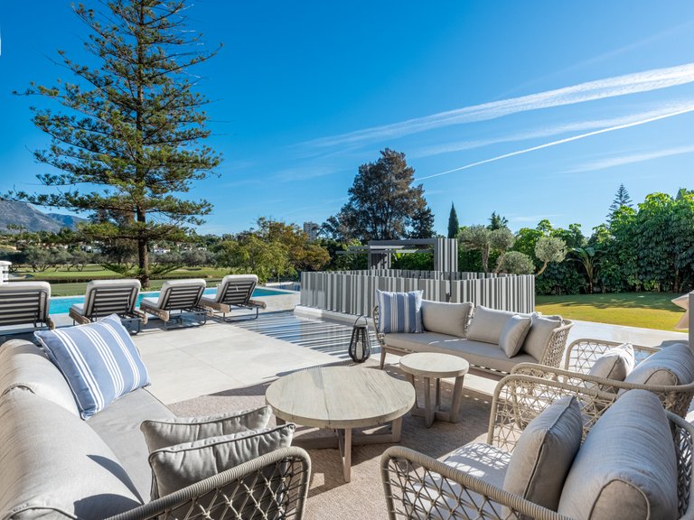 Villa for Sale in Marbella, Malaga, Nueva Andalucia 1