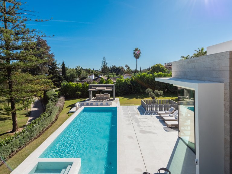 Villa for Sale in Marbella, Malaga, Nueva Andalucia 34
