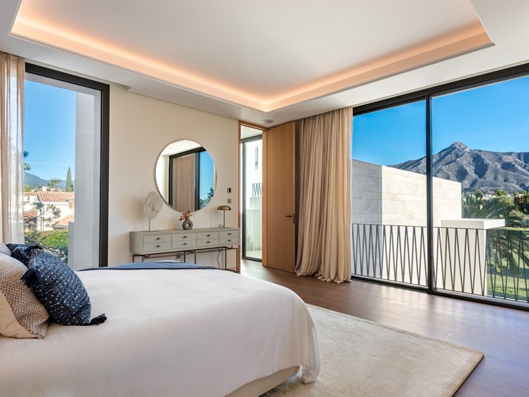 Villa for Sale in Marbella, Malaga, Nueva Andalucia 7