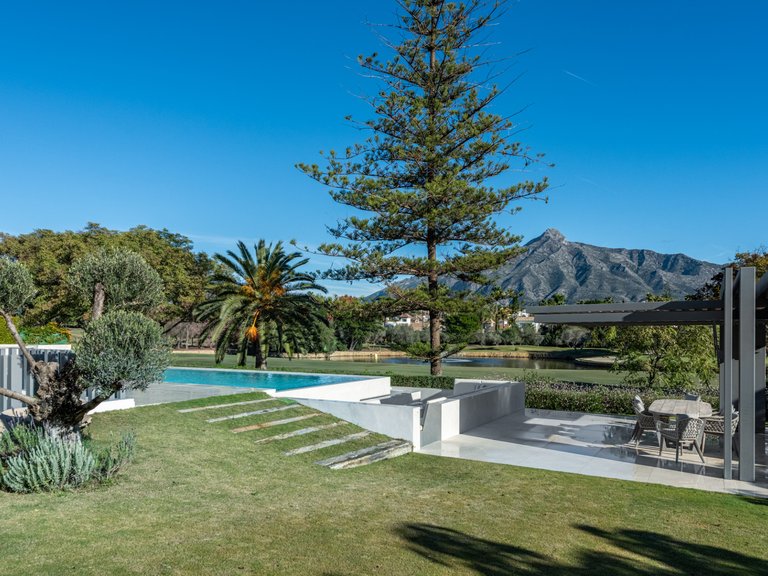 Villa for Sale in Marbella, Malaga, Nueva Andalucia 6