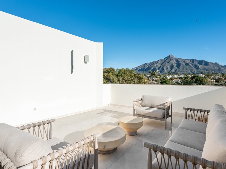 Villa for Sale in Marbella, Malaga, Nueva Andalucia 4