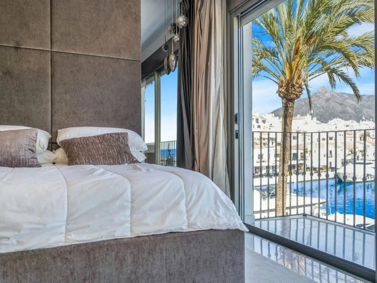 Penthouse for Sale in Marbella, Malaga, Marbella - Puerto Banus 4