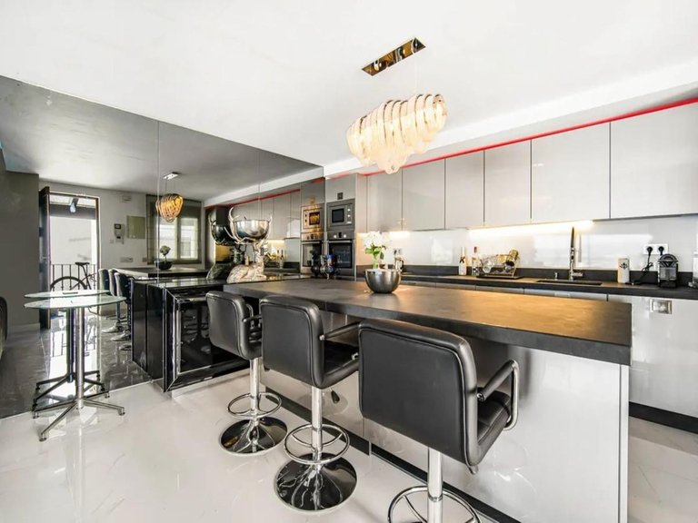 Penthouse for Sale in Marbella, Malaga, Marbella - Puerto Banus 5