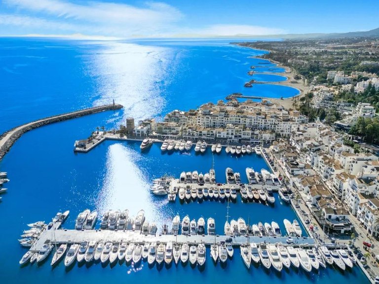 Penthouse for Sale in Marbella, Malaga, Marbella - Puerto Banus 2