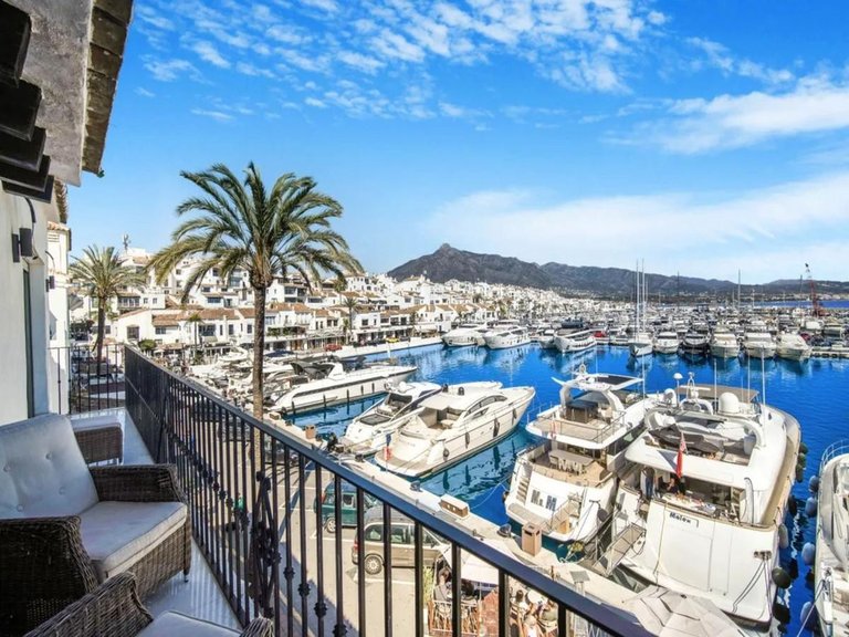 Penthouse for Sale in Marbella, Malaga, Marbella - Puerto Banus 10