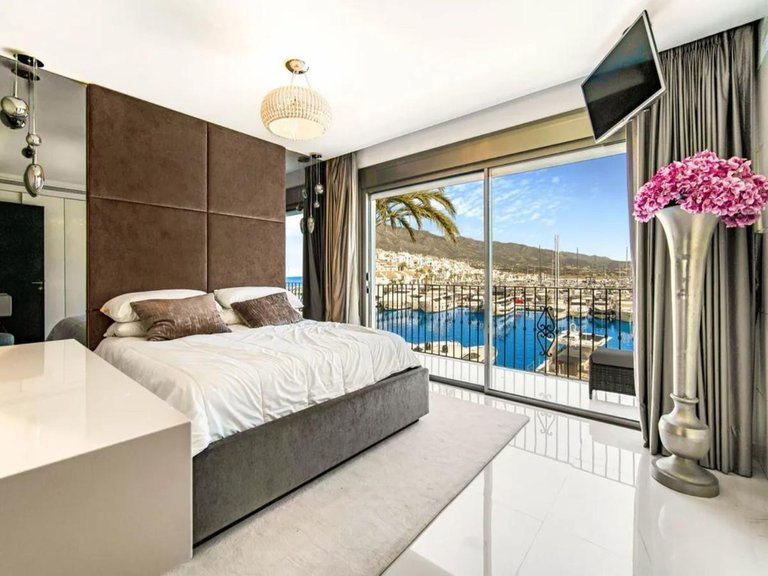 Penthouse for Sale in Marbella, Malaga, Marbella - Puerto Banus 8