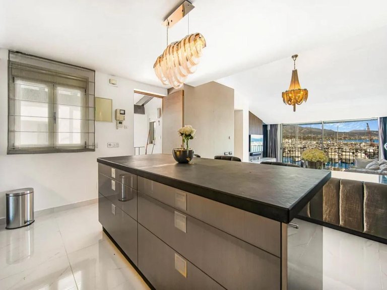 Penthouse for Sale in Marbella, Malaga, Marbella - Puerto Banus 6