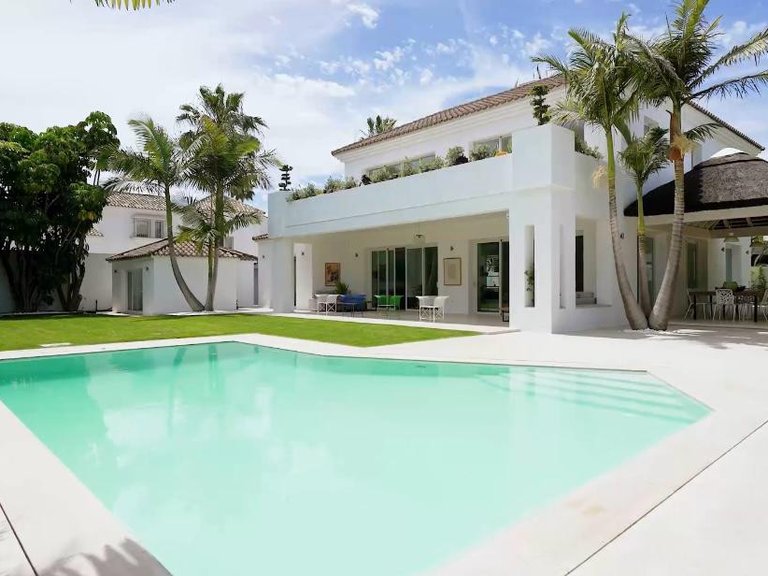 Villa for Sale in San Pedro De Alcantara, Malaga 1