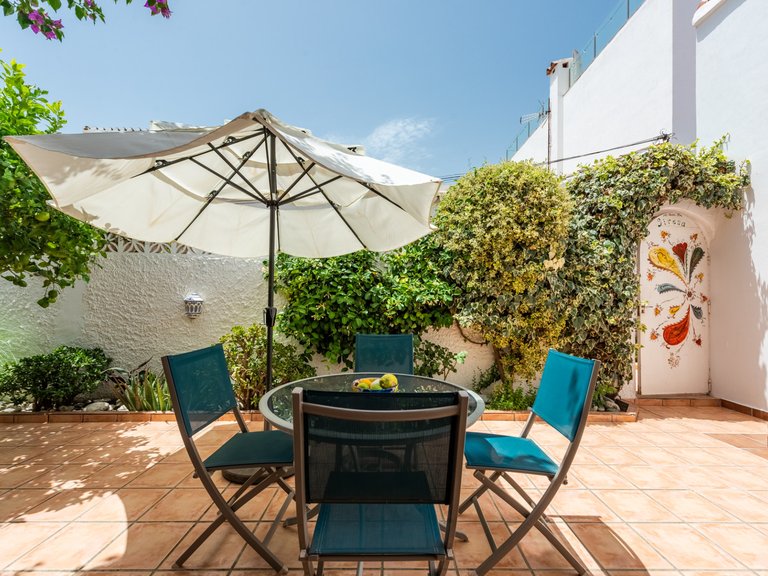 Beachfront Mediterranean Townhouse in El Pirata – New Golden Mile, Estepona 10