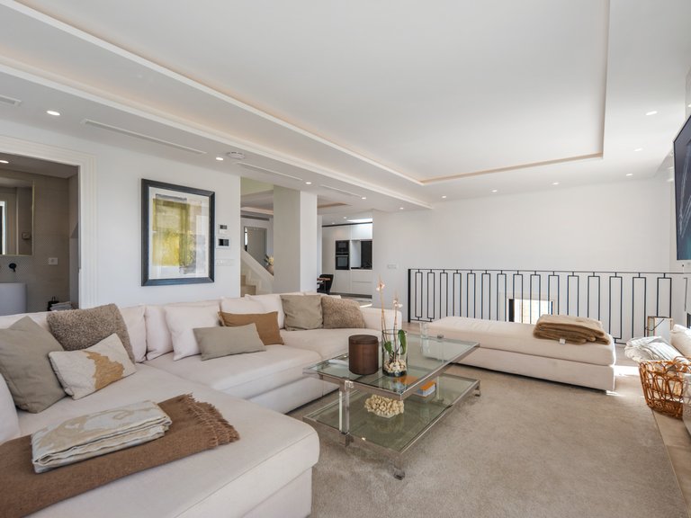 Villa for Sale in Marbella, Malaga, Nueva Andalucia 11